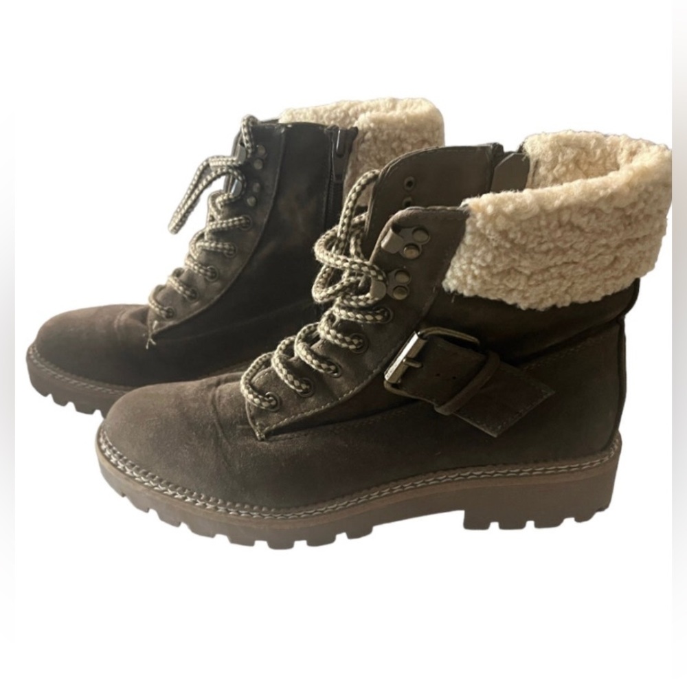 Universal Thread Hiking Boots Size 8